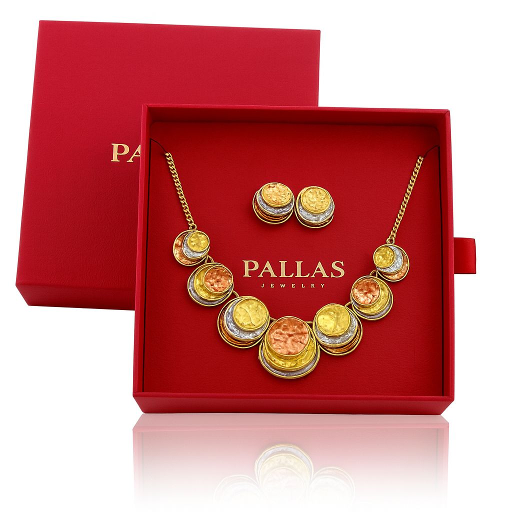 Luxury gift box with hammered round jewelry set inside