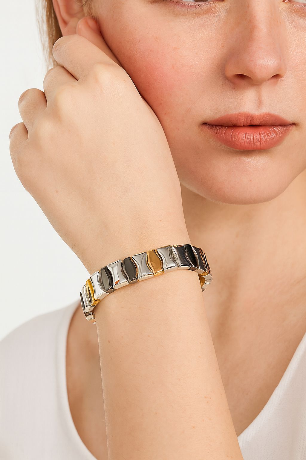 Artistic pastel enamel bracelet with oval link design