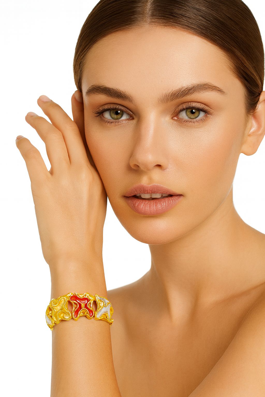 Luxury alloy bracelet with sculptural shapes