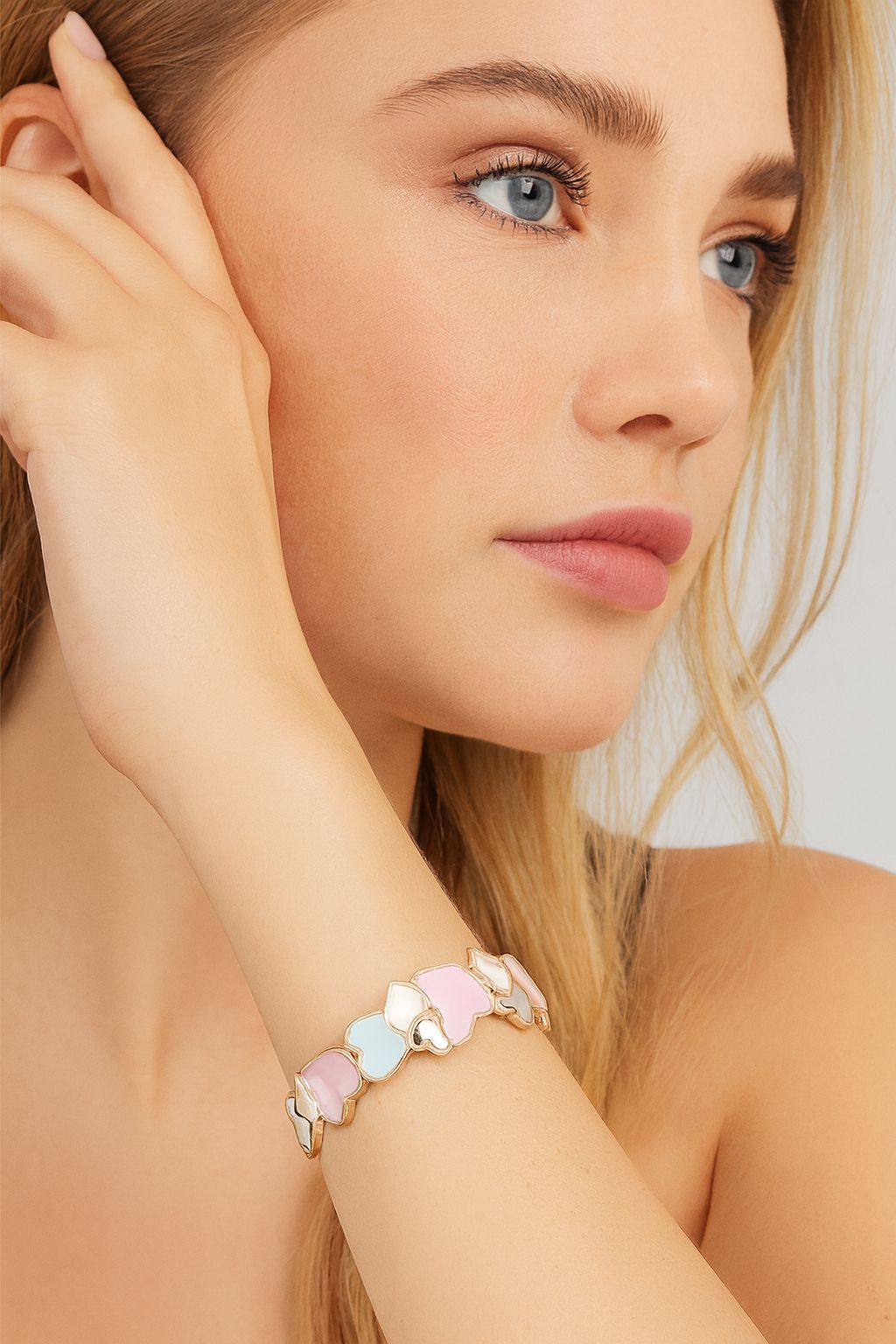Model wearing cute aesthetic macaron heart bangle for daily fashion
