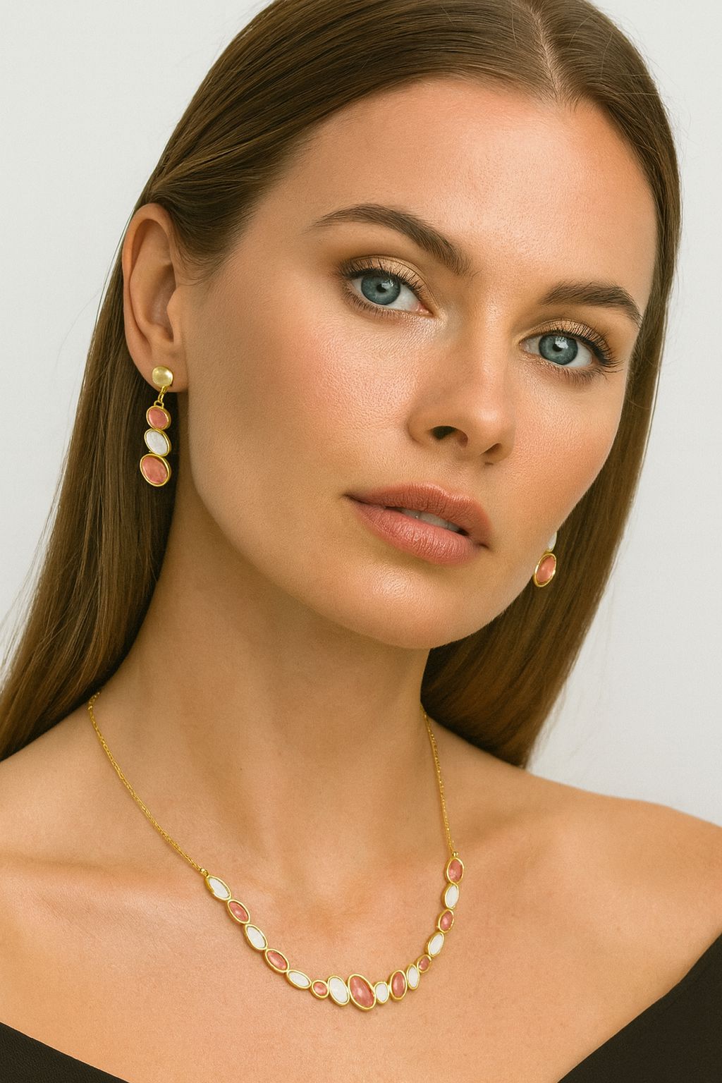 Pallas Jewelry gift box with gold alloy necklace and earrings