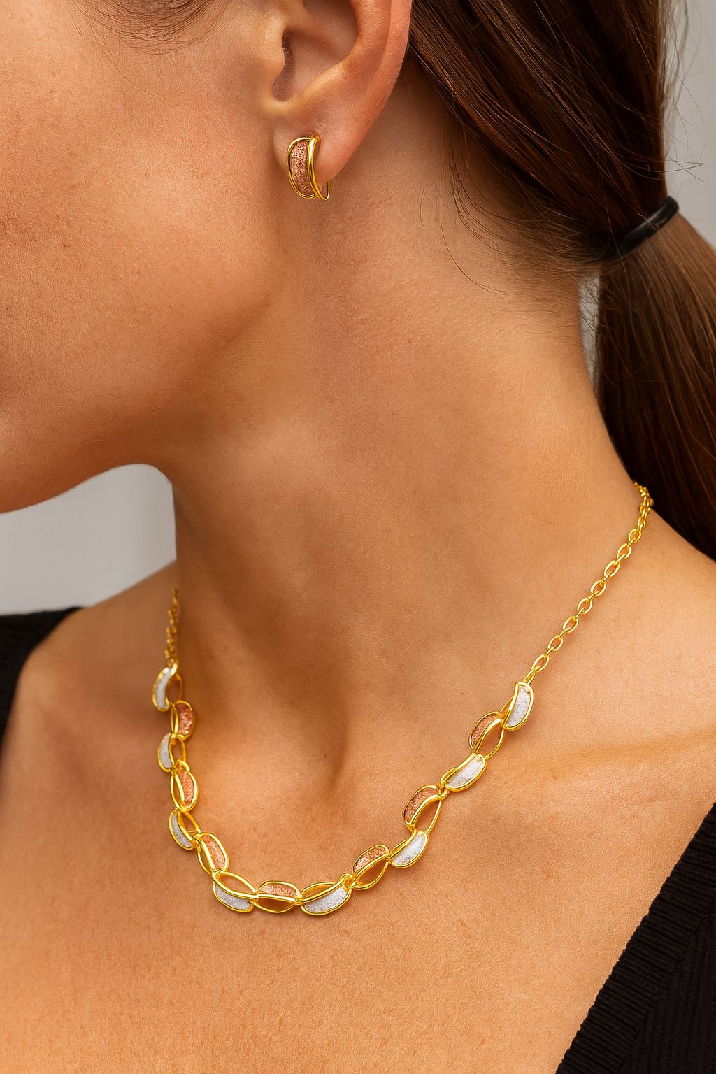 Women’s oval chain necklace with matching hoop-style earrings