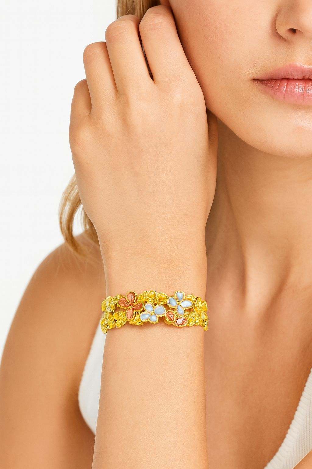 Colorful flower design bracelet for spring and summer outfits