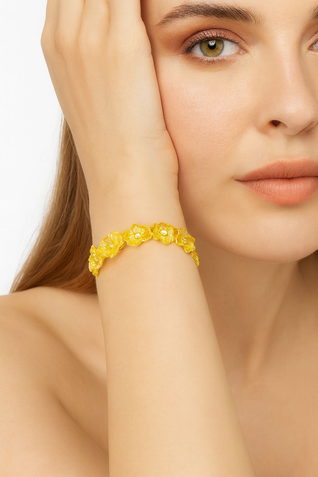 Stretch fit floral bracelet in KC gold plating