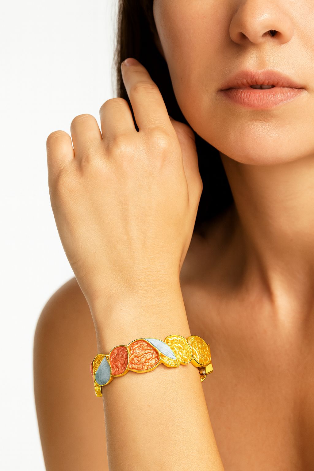 KC gold plated alloy link bangle with stone pattern design