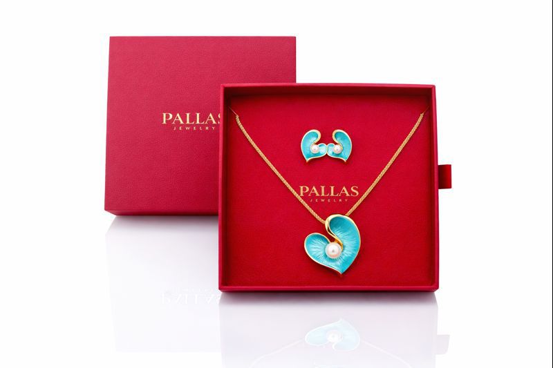 Heart shaped enamel necklace and earrings set in gift box