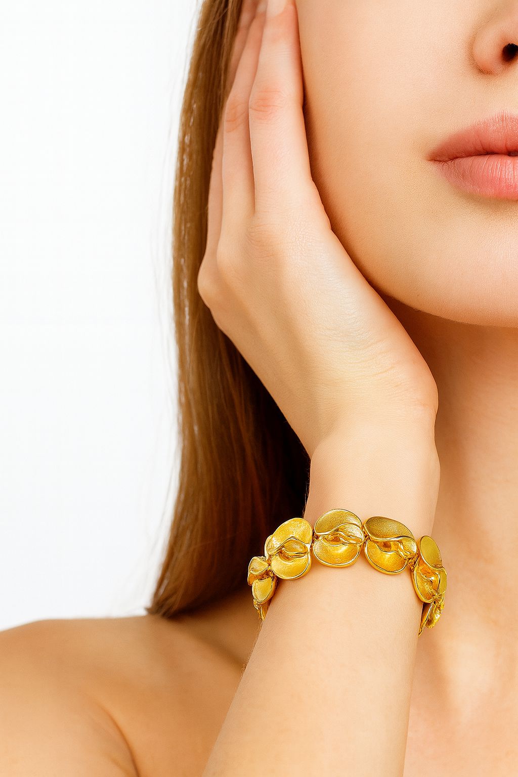 Elegant gold-plated flower petal bracelet for women