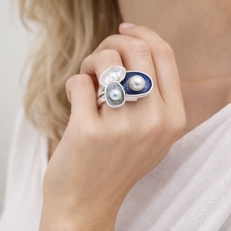 Modern pearl enamel silver ring worn by woman