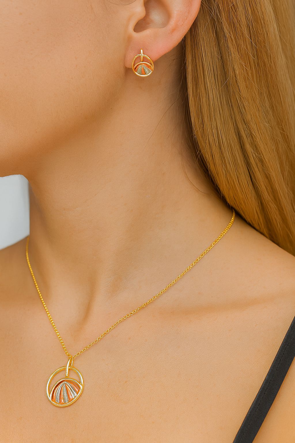 Hand-painted enamel round jewelry set with KC gold plating