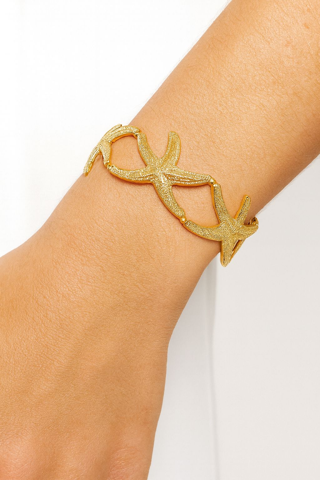 Starfish statement bracelet for summer and beach outfits
